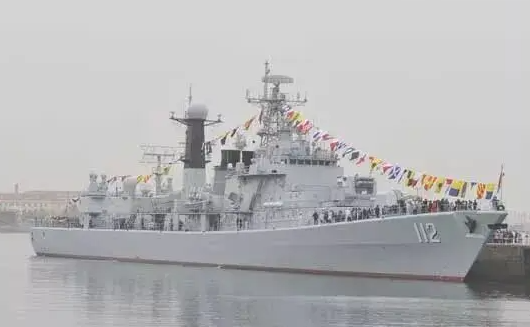 “中华第一舰”退出现役 我国第二代国产导弹驱逐舰首舰112舰退役