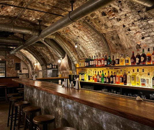 2026年阿尔巴尼亚地拉那防空洞酒吧探秘夜游团怎么报？