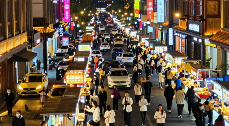 夜游经济为何持续升温? 夜游以多元场景融合拓宽文旅消费新空间 夜游经济为何持续升温? 夜游以多元场景融合拓宽文旅消费新空间