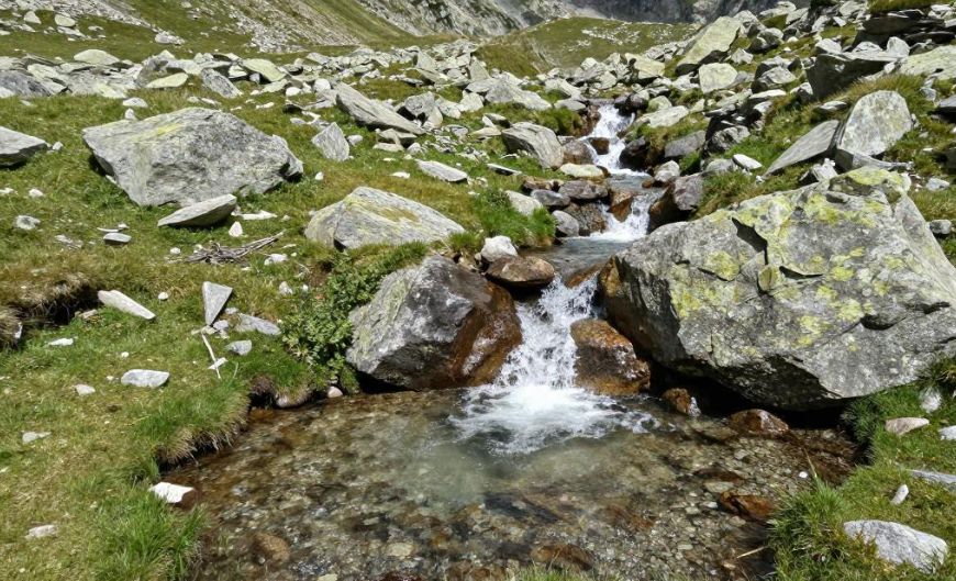 高加索山泉矿物水康养
