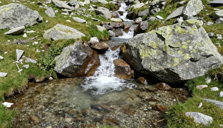 高加索山泉矿物水康养