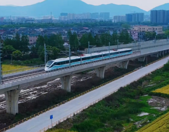 “能看海的地铁”试乘首日挤爆了 宁波地铁12号线是国内首条跨海市域铁路