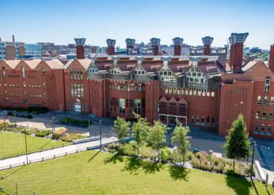 贝德福德大学平面设计专业录取标准2026 贝德福德大学本科留学生招生要求2026