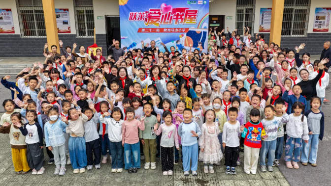 跃莱爱心书屋的新书入校，马山小学的孩子们解锁阅读新课堂