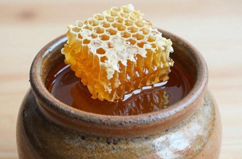 长辈寄来的土蜂蜜放了一年现在还能吃吗？