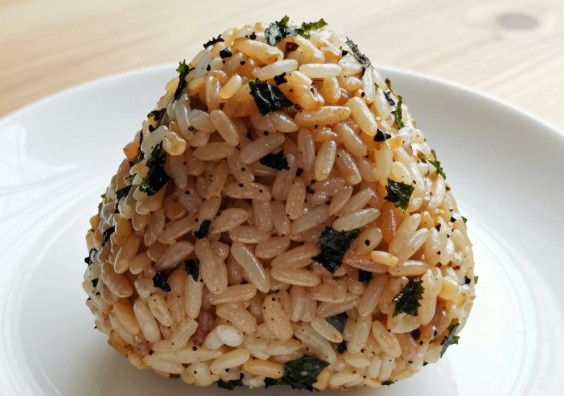 周末自制杂粮饭团,冷藏存放之后该用什么方式复热食用? 周末自制杂粮饭团,冷藏存放之后该用什么方式复热食用?