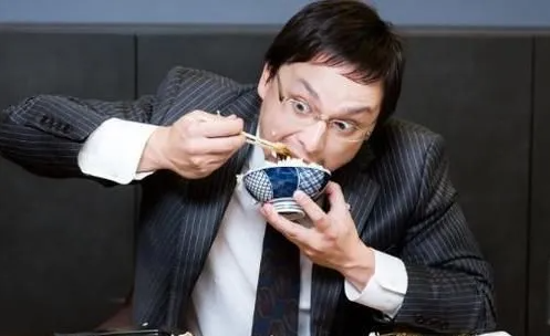 吃饭速度别忽视！呼和浩特东大肛肠医院：过快进食可诱发痔疮、便秘