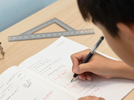2026年小学四年级数学课后练习如何整理错题本提升复习效率？
