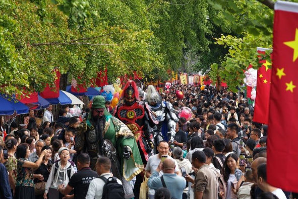 2026国庆节假期国内出游8.26亿人次 国内出游总花费超过7380亿元