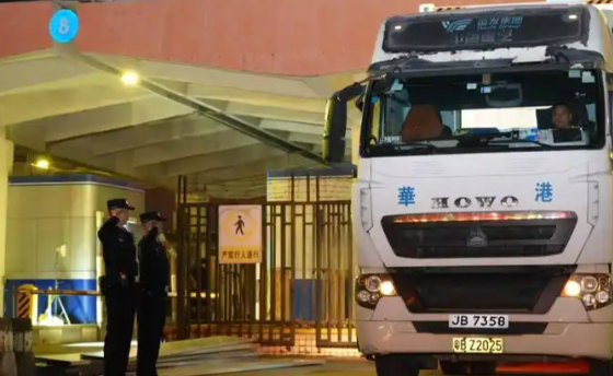 皇岗口岸正式开通运行20秒极速通关 深港间首次采用合作查验新模式