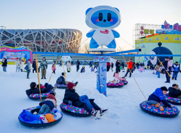 我国冰雪产业规模突破万亿 我国2025至2026冰雪旅游游客约2.2亿人次