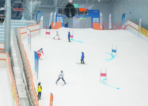 我国冰雪产业规模突破万亿 我国2025至2026冰雪旅游游客约2.2亿人次
