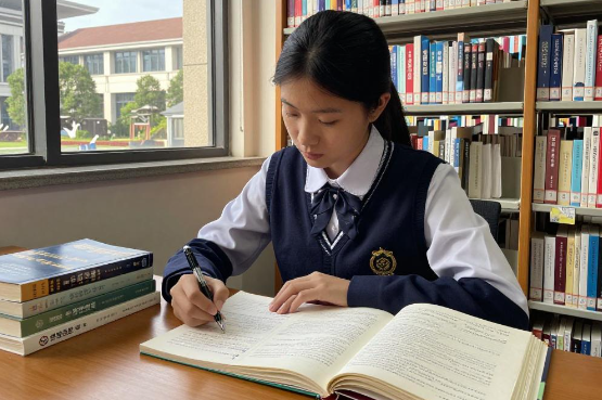 曼尼托巴Portage la Prairie学区的土地学习活动怎样融入日常课程？