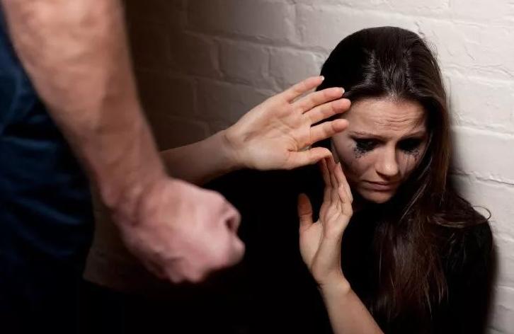 家庭暴力对孩子的伤害是什么？家庭暴力对孩子有哪些伤害？