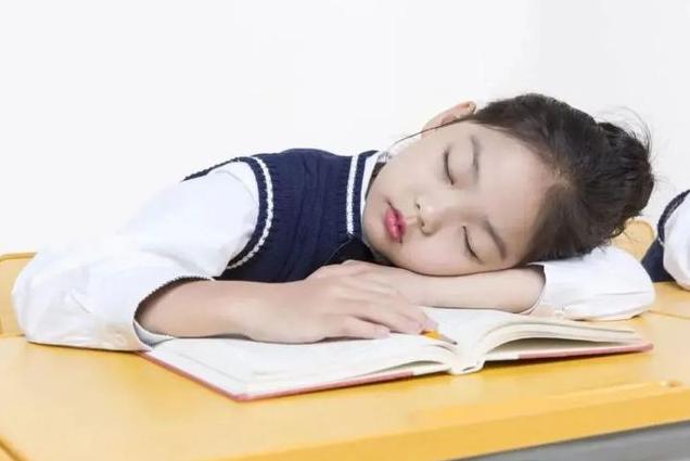 如何解决中小学生睡眠问题？最新中小学生睡眠问题及解决对策