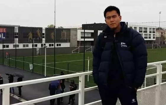 大学体育老师酷似彭于晏 话不都说 上图!