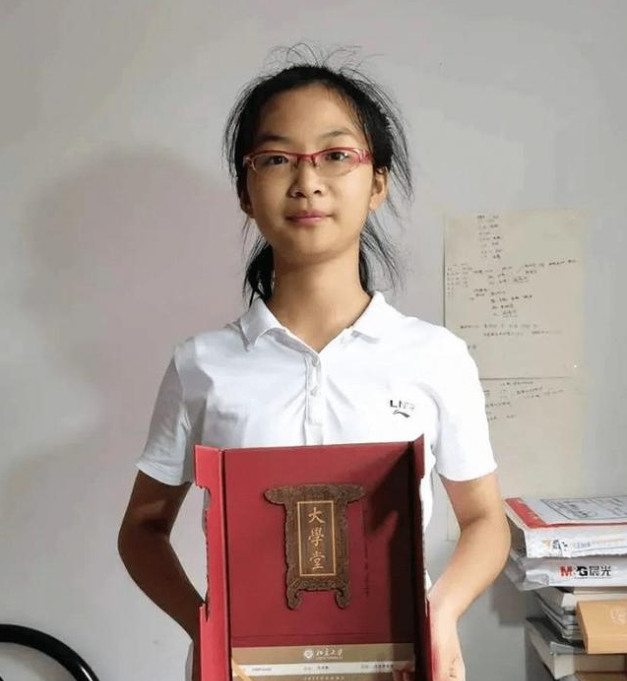 湖南05后女生696分考入北大 这不是后浪，这是巨浪！