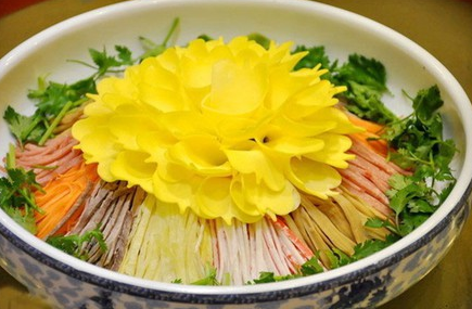 不用去酒店,自己在家也能学会牡丹燕菜的做法