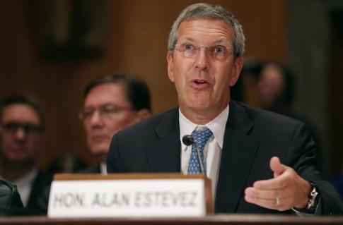 九月二十一日,被提名为美国商务部副部长,随后,负责商务部工业与安全