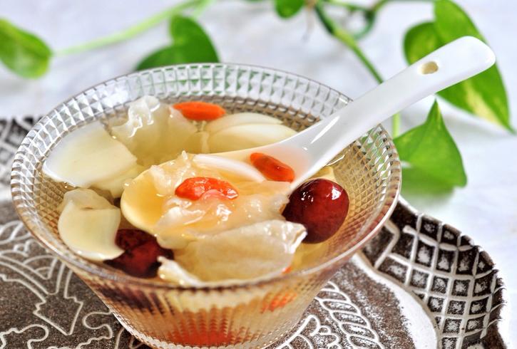 银耳红枣枸杞汤的功效与作用 银耳红枣枸杞汤的做法窍门