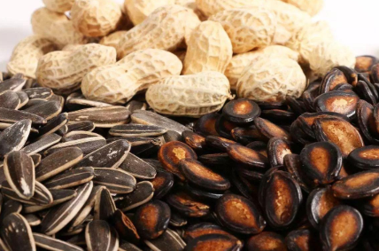 新年各种美食摆在面前,少吃花生瓜子,上火还长胖,帮助减轻身体负担