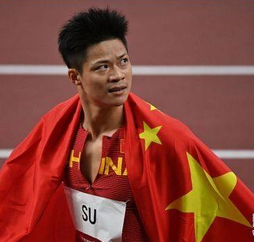 杨振宁苏炳添等获感动中国年度人物苏炳添夺冠背后的励志故事