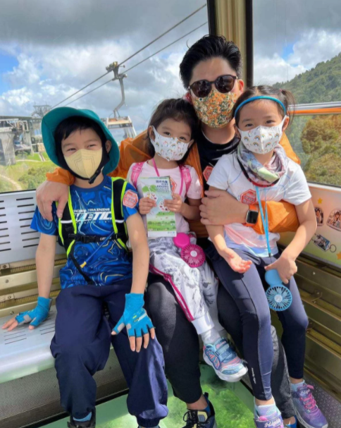和5岁的二女儿霍中妍,郭晶晶还在2019年生下了一个可爱的女儿霍中怡