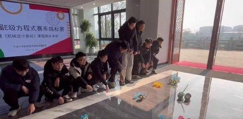 浙江高校花式“拼”期末考 学生送柚求祝福