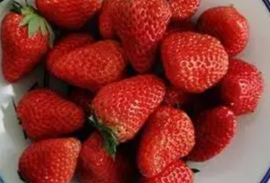 如何挑选草莓？冬季选购草莓的技巧