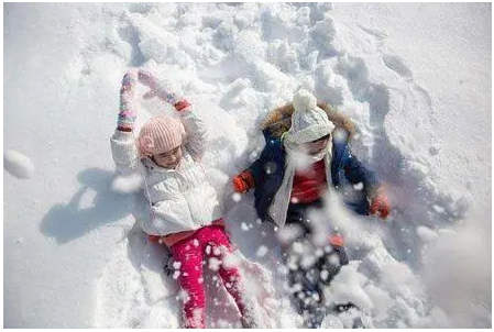 小伙玩雪次日失明确诊雪盲症，雪盲症严重会导致眼瞎吗?