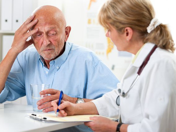 高血脂患者晨起容易出现什么症状？高血脂患者早晨容易出现啥？