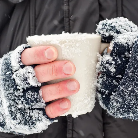 2025中东部雨雪进入鼎盛时段 今冬最大寒潮来袭冻伤记得挂烧伤科