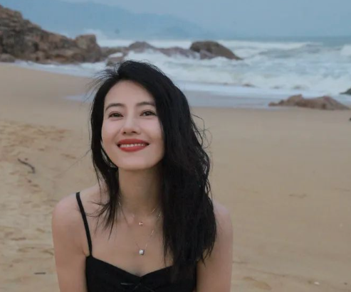 高圆圆早春小心机的穿搭，2026春季穿搭小心机随性释放个性!