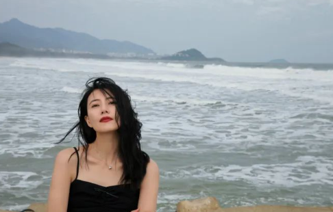 高圆圆早春小心机的穿搭，2026春季穿搭小心机随性释放个性!