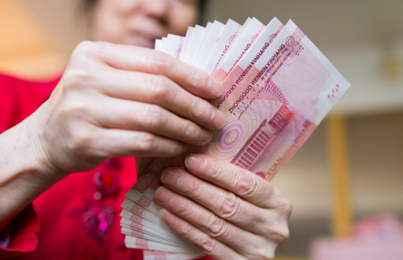 财政部公布4个好消息2025年养老金能涨多少?涨4%可能吗?