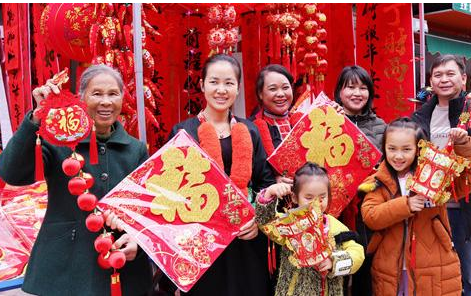 爸妈吐槽大学生要提前吃光全家年货 不能把年货和大学生放一起