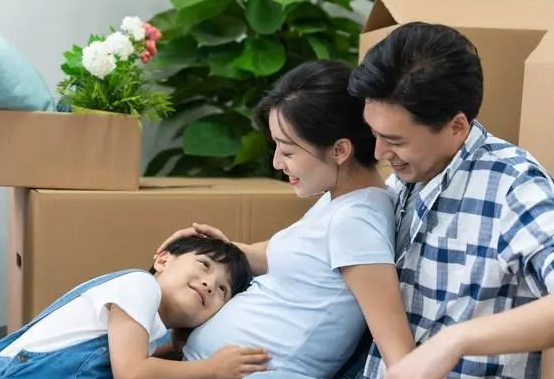 梁建章:养娃到本科毕业平均花68万 呼吁尽快出台减轻育龄家庭生育成本的政策