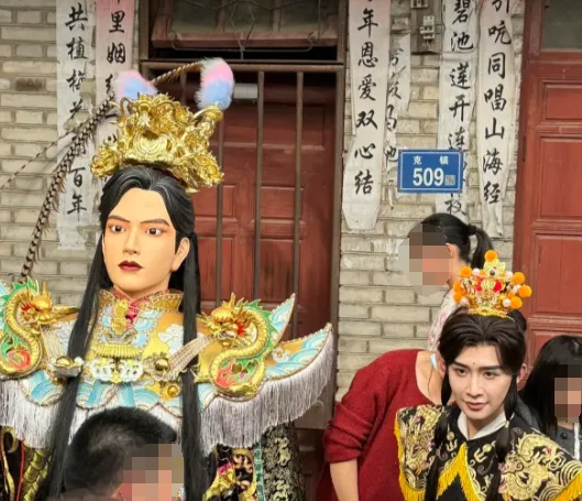人民网评网红扮演赵世子 民间风俗遗产不应被过度消费