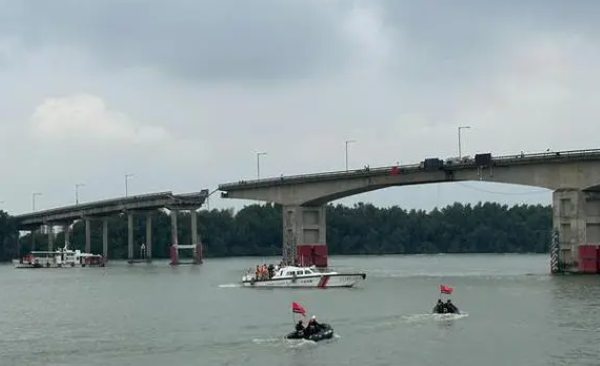 对话广州断桥事件“倒车拦车”车主 该事故造成5人死亡2人在医院救治 对话广州断桥事件“倒车拦车”车主 该事故造成5人死亡2人在医院救治