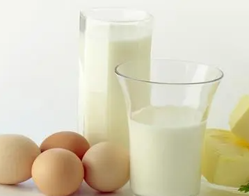 牛奶营养高 是早上喝还是晚上喝好
