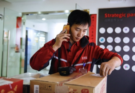 快递业内建议付快递上门派送费 京东顺丰上门服务受到消费者的普遍肯定