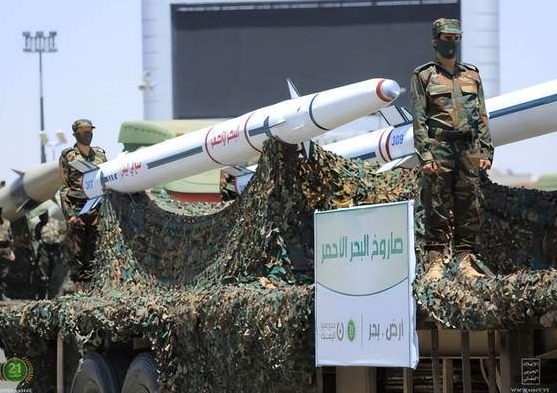 胡塞武装与美英法军队海上“斗法” 也门南部海域发生了一连串针对船只的袭击