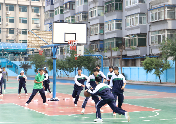 中小学每节课间应安排学生走出教室 树立健康第一的教育理念 中小学每节课间应安排学生走出教室 树立健康第一的教育理念