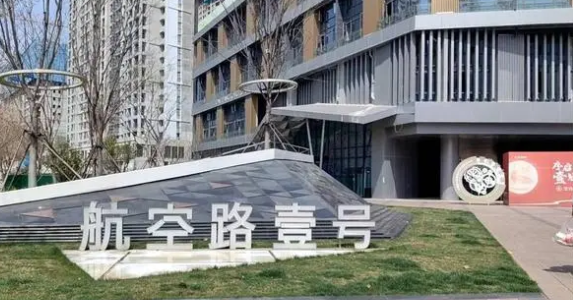 武汉市中心30层高楼被投诉是违建 开发商回应是重点工程走绿色通道