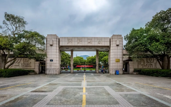 浙江大学把学生成绩单寄给家长 主要是为了让家长了解学生的在校情况 浙江大学把学生成绩单寄给家长 主要是为了让家长了解学生的在校情况