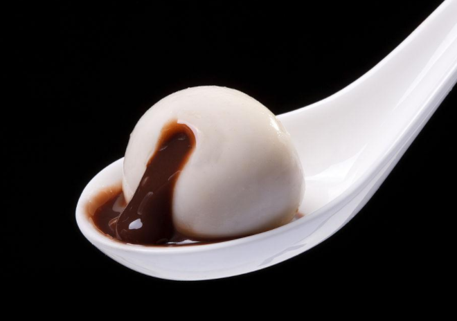 4颗元宵热量相当1碗米饭?2026元宵节的元宵咋吃才健康?