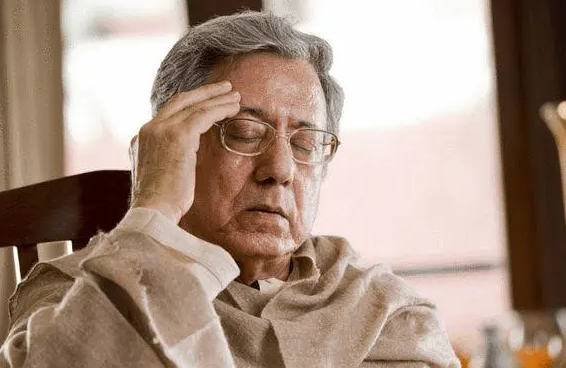 老人呵欠频繁只是单纯春困吗？老人呵欠频繁也有可能是中风的前兆！