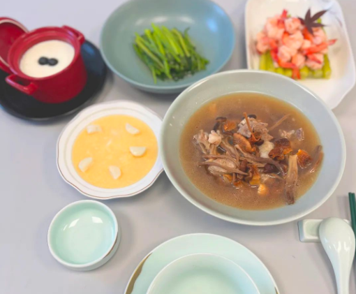 产妇月子餐第一餐吃什么?(产后42天月子餐食谱推荐)